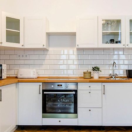 Cozy 2 Bedroom Apartment In Terez Boulevard. Будапешт Экстерьер фото
