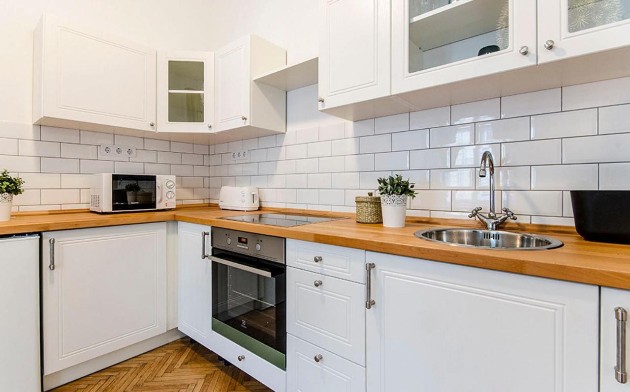 Cozy 2 Bedroom Apartment In Terez Boulevard. Будапешт Экстерьер фото