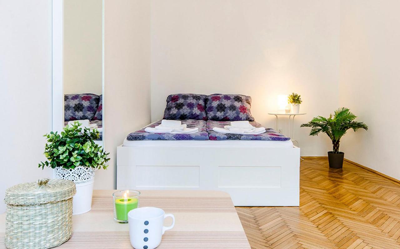 Cozy 2 Bedroom Apartment In Terez Boulevard. Будапешт Экстерьер фото