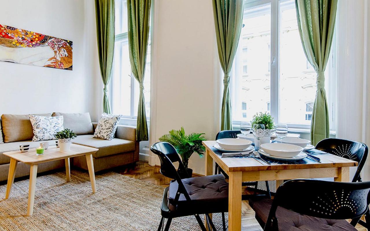 Cozy 2 Bedroom Apartment In Terez Boulevard. Будапешт Экстерьер фото