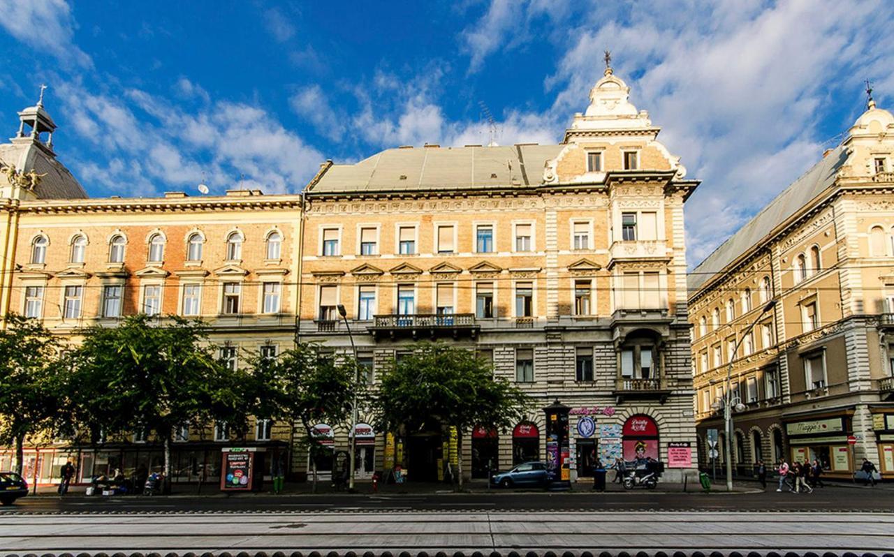 Cozy 2 Bedroom Apartment In Terez Boulevard. Будапешт Экстерьер фото